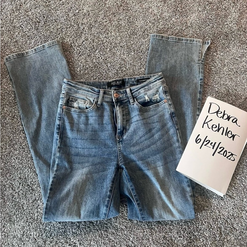 Judy blue light wash split hem 7/28